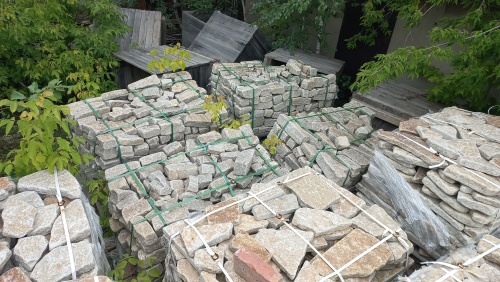 Гранитный плитняк галтованный для мощения купить в Пущино