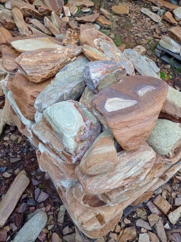 Златолит жёлтый, жёлто-зелёный глыбки и валуны для ланшафтного дизайна купить в Пущино