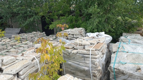 Плитняк галтованный гранитный для ландшафтного дизайна купить в Пущино