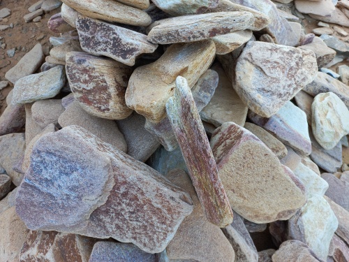 Златолит жёлтый, жёлто-зелёный глыбки и валуны для ланшафтного дизайна купить в Пущино