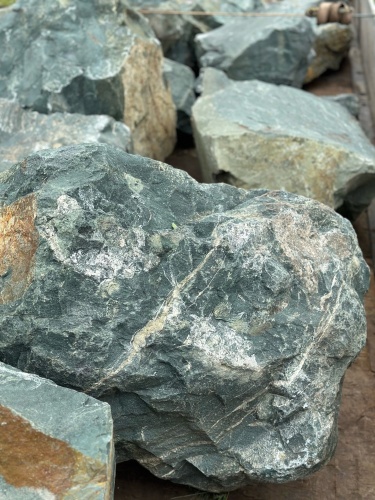 Камни для ландшафтного дизайна зелёные 10-60 килограмм купить в Пущино