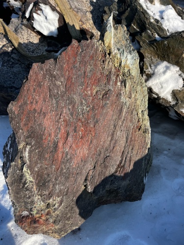 Ландшафтные глыбы красно-фиолетовые 200-1000 килограмм купить в Пущино