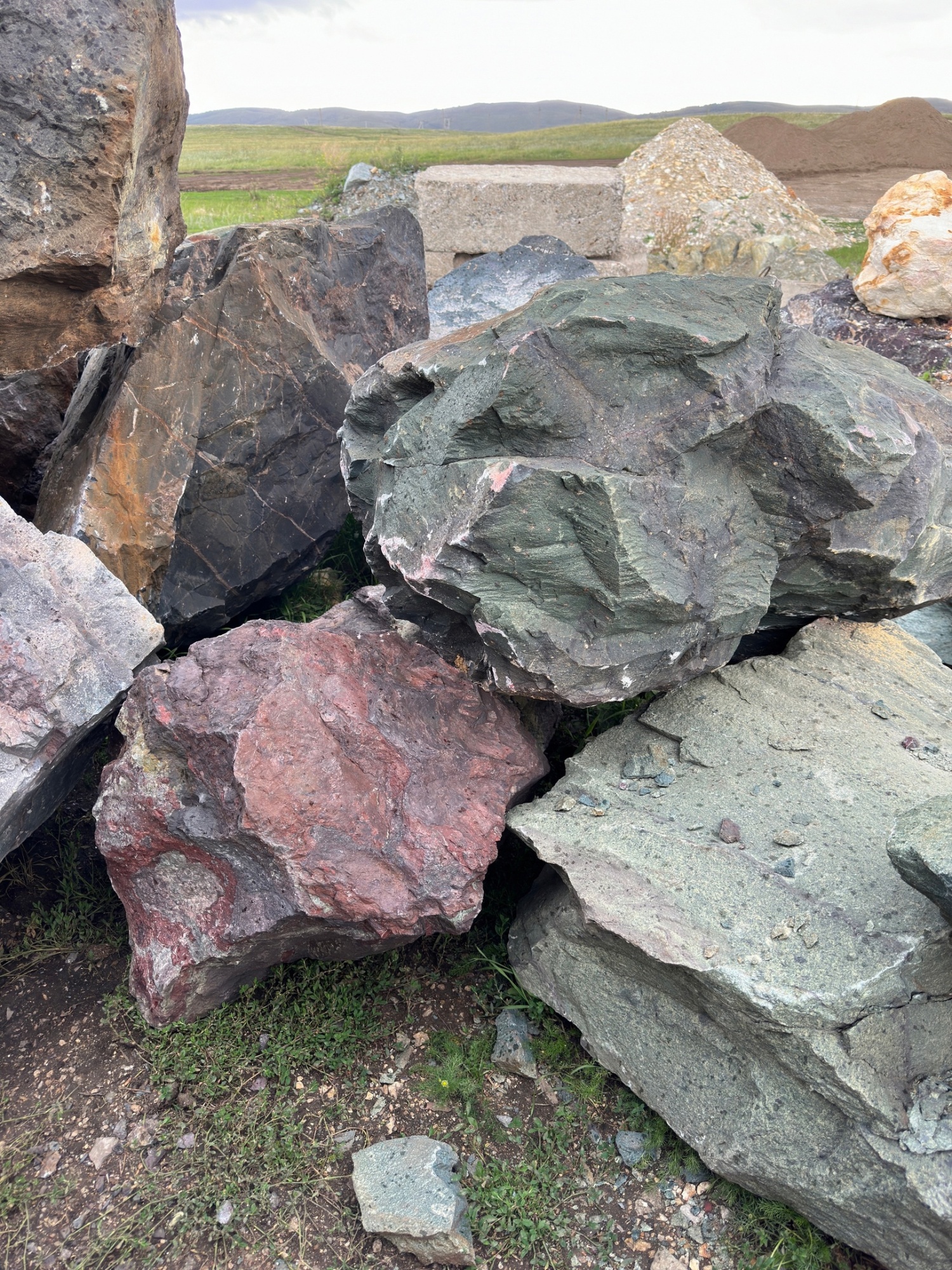 Камни для ландшафтного дизайна зелёные 10-60 килограмм купить в Пущино