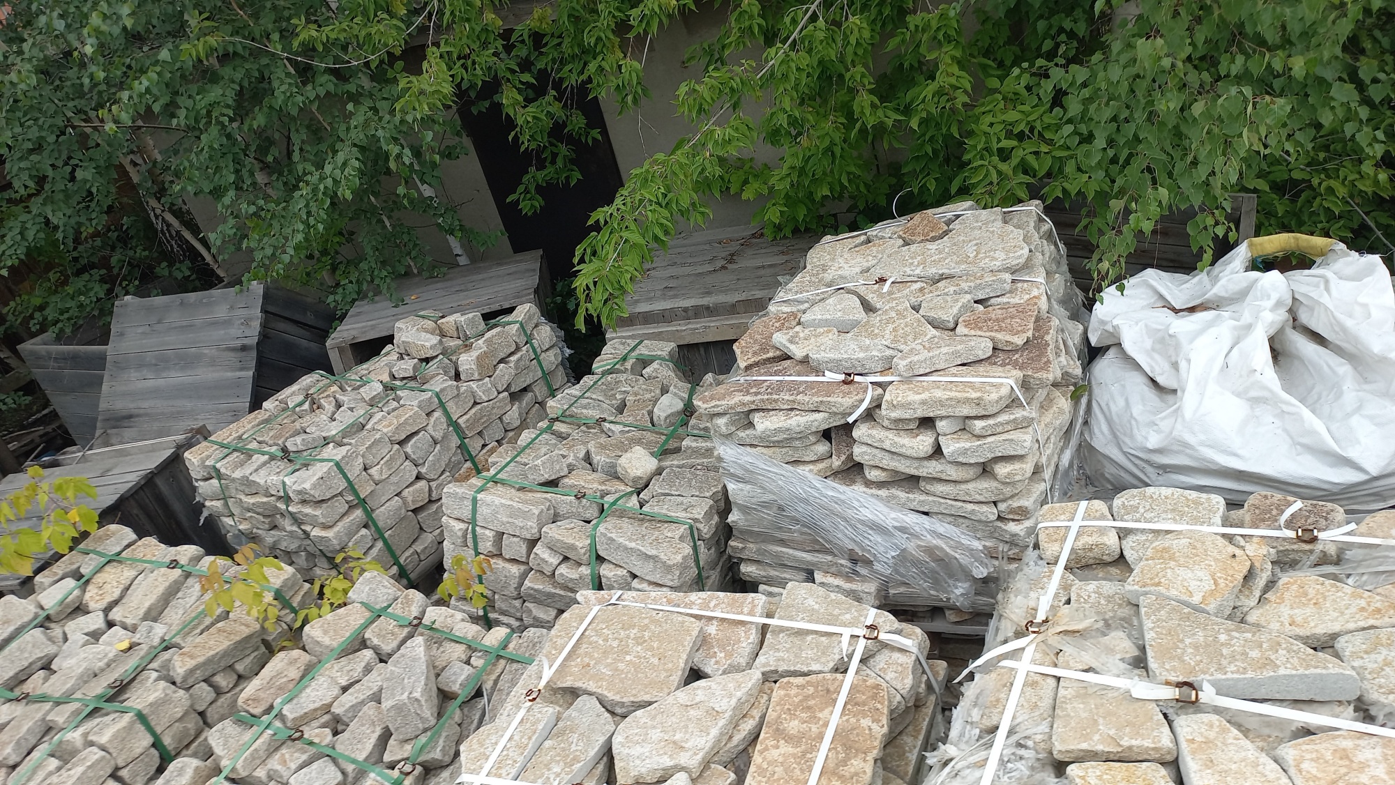 Плитняк гранитный галтованный купить в Пущино