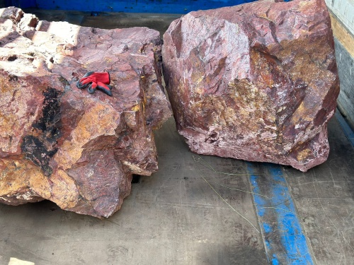 Ландшафтные глыбы красно-фиолетовые 200-1000 килограмм купить в Пущино