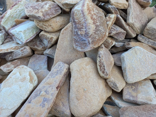 Златолит жёлтый, жёлто-зелёный глыбки и валуны для ланшафтного дизайна купить в Пущино