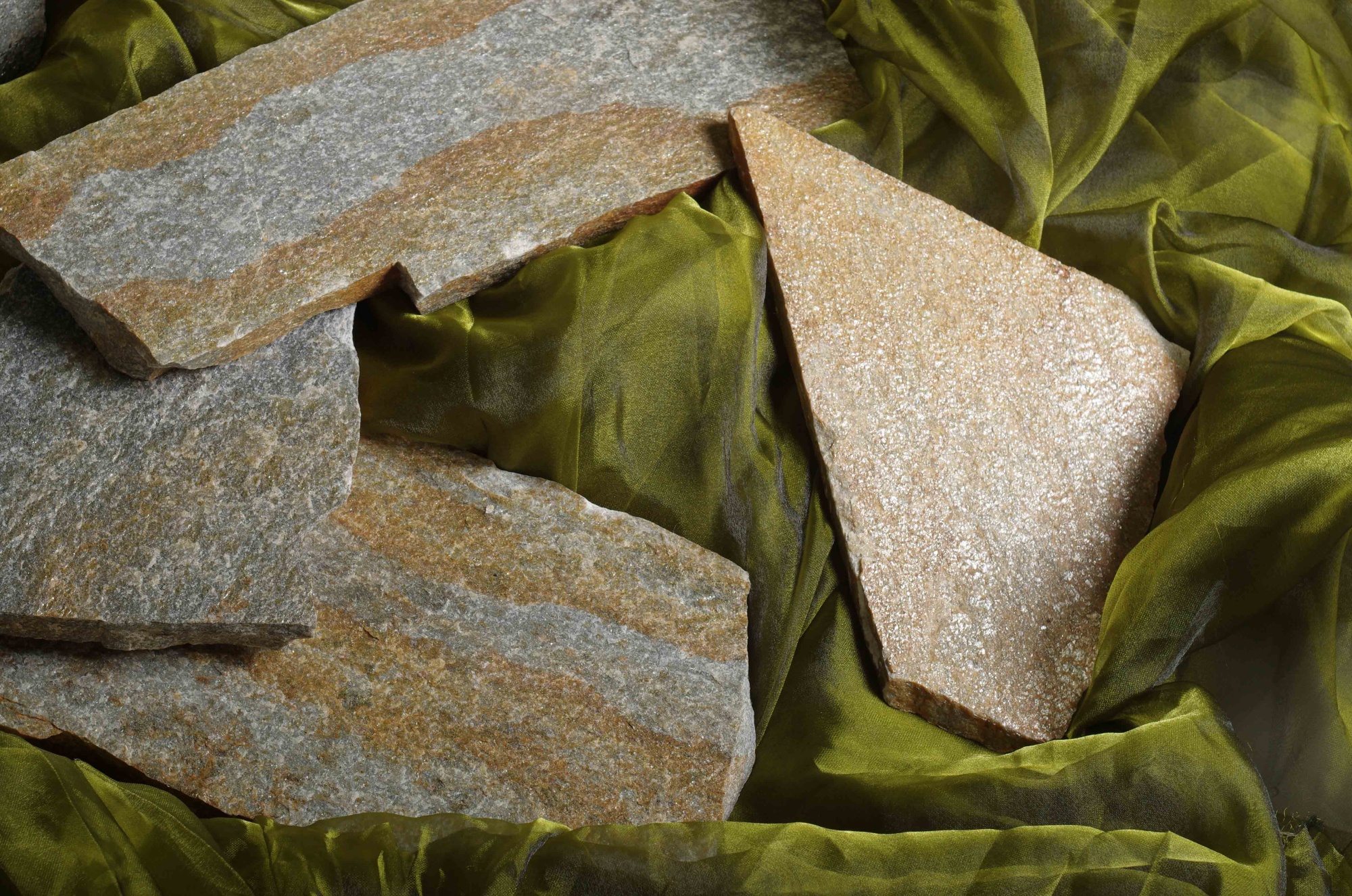 Плитняк златолит Уральский  для фасада купить в Пущино