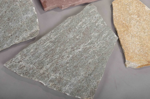 Плитняк златолит Уральский для цоколя, отмостки купить в Пущино