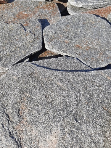 Златолит серебристый галтованный для цоколя купить в Пущино