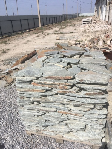 Златолит серебристый галтованный для цоколя купить в Пущино