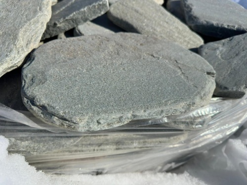 Плитняк златолит зелёный галтованный для мощения на бетон купить в Пущино