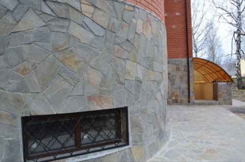 Плитняк златолит Уральский для цоколя, отмостки купить в Пущино